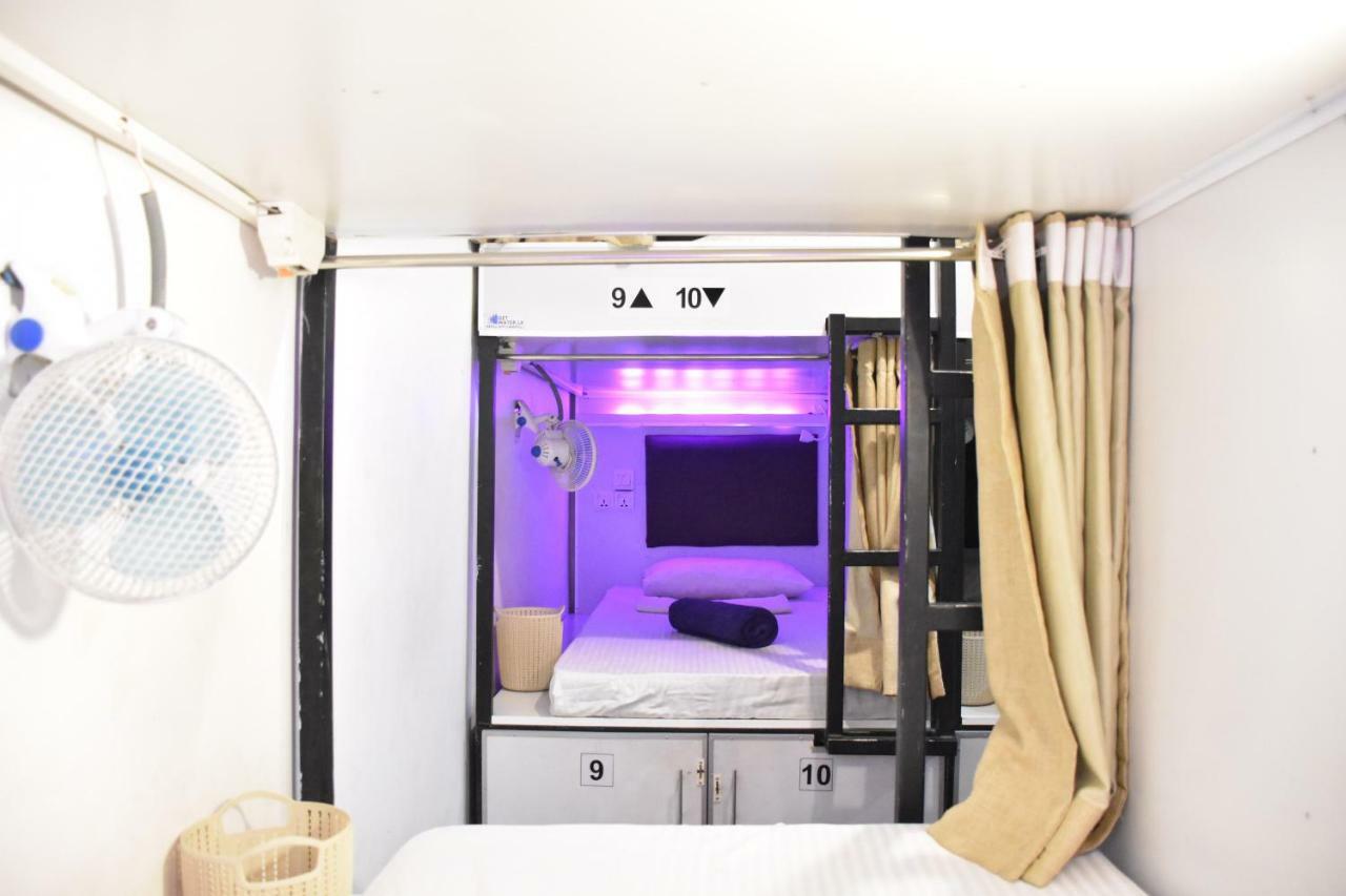 Bunk Planet 호텔 캔디 외부 사진